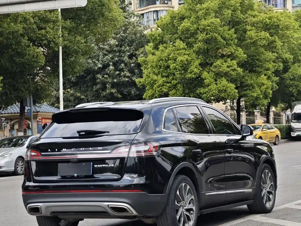 Lincoln Nautilus 2021 2.0T