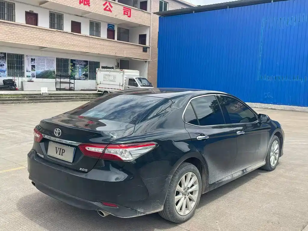Toyota Camry — миниатюра 5