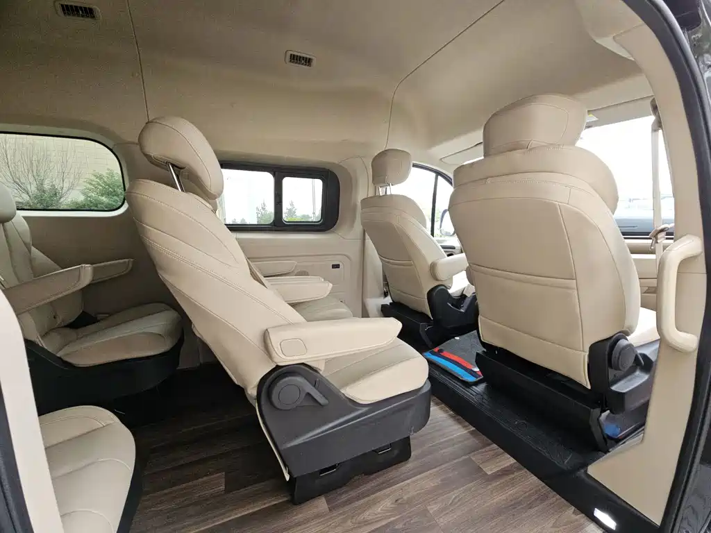 MAXUS V70 — миниатюра 9