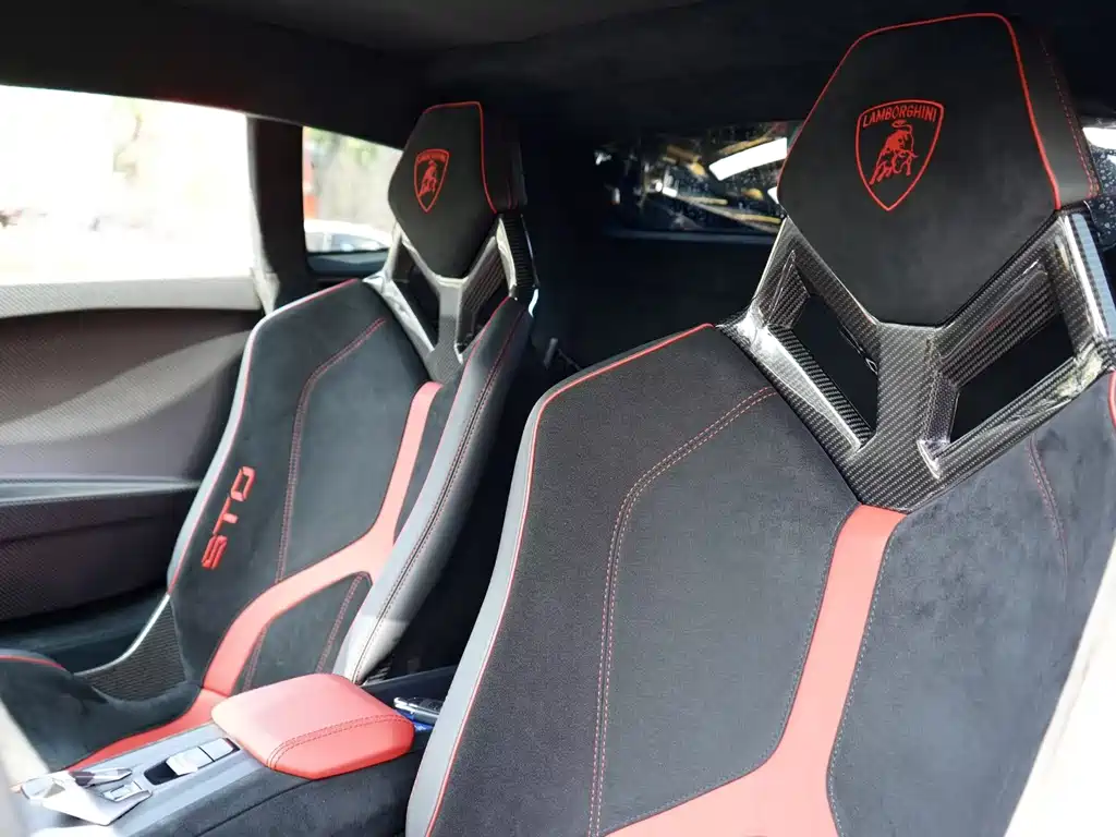 LAMBORGHINI HURACÁN