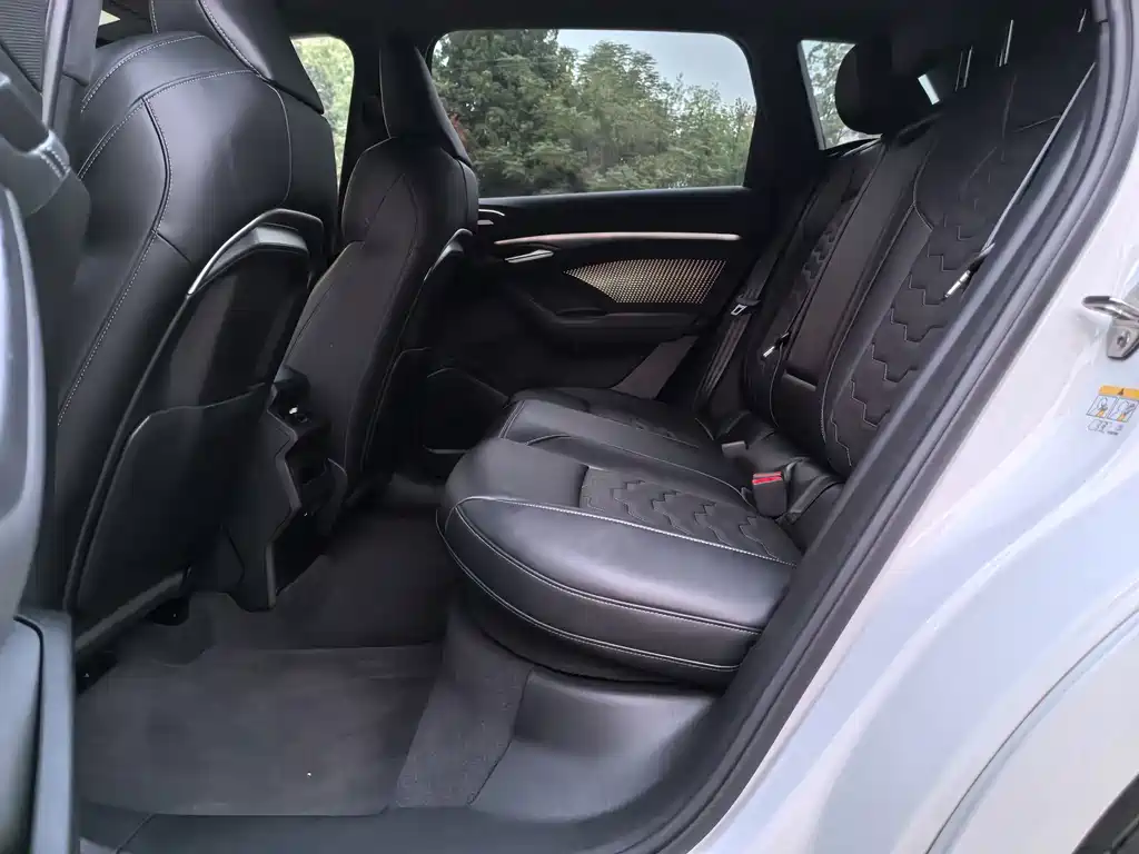 Audi Q6L e-tron — миниатюра 9