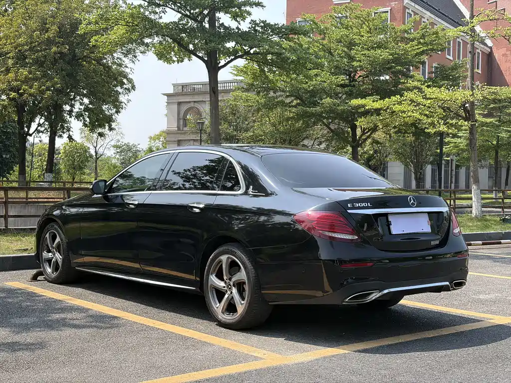 Mercedes-Benz E-Class — миниатюра 3