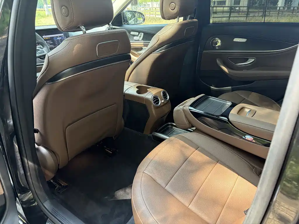 Mercedes-Benz E-Class — миниатюра 8