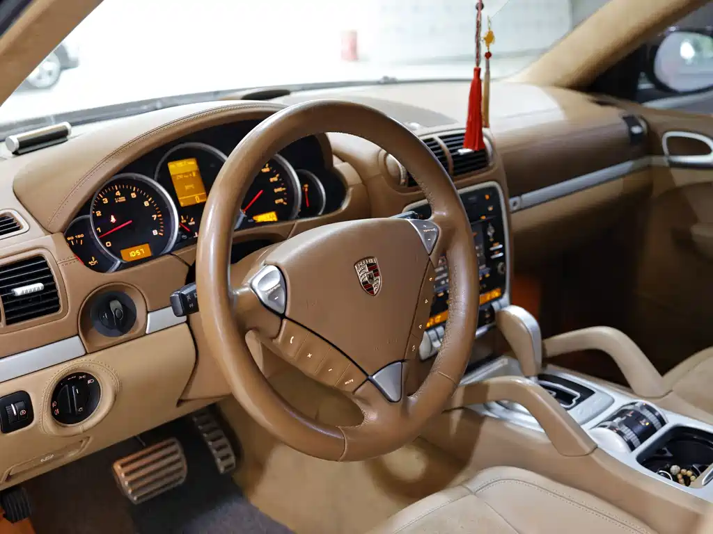 Porsche Cayenne — миниатюра 6