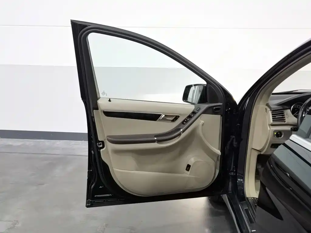 Mercedes-Benz R-Class — миниатюра 8