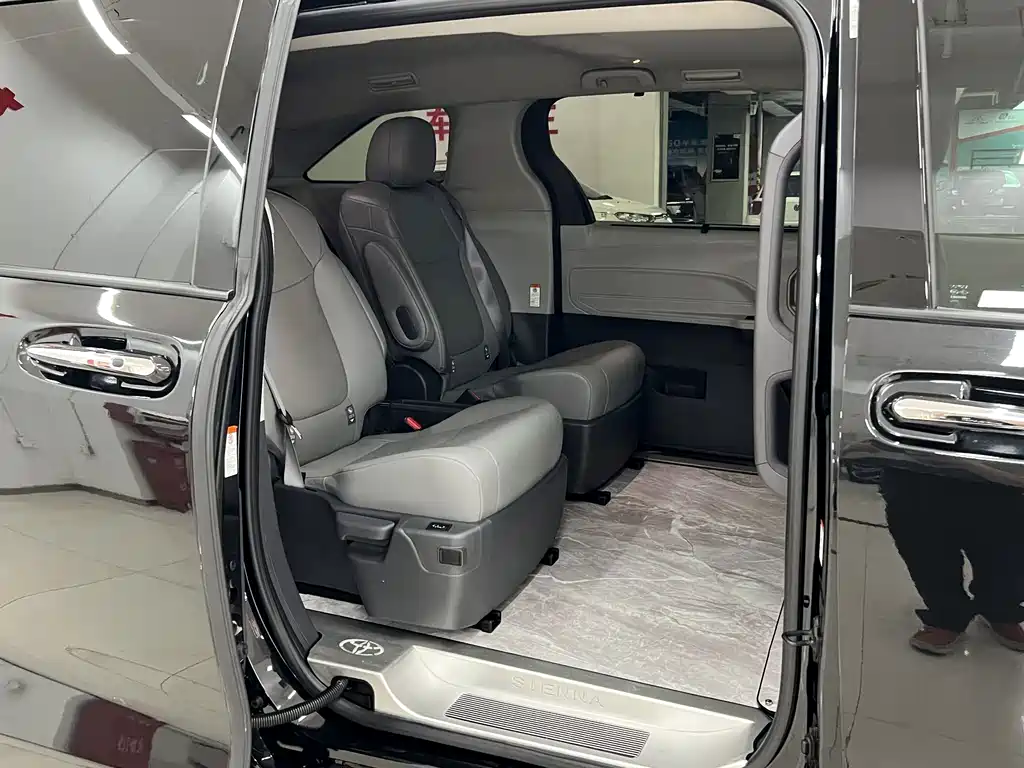 Toyota Granvia — миниатюра 10