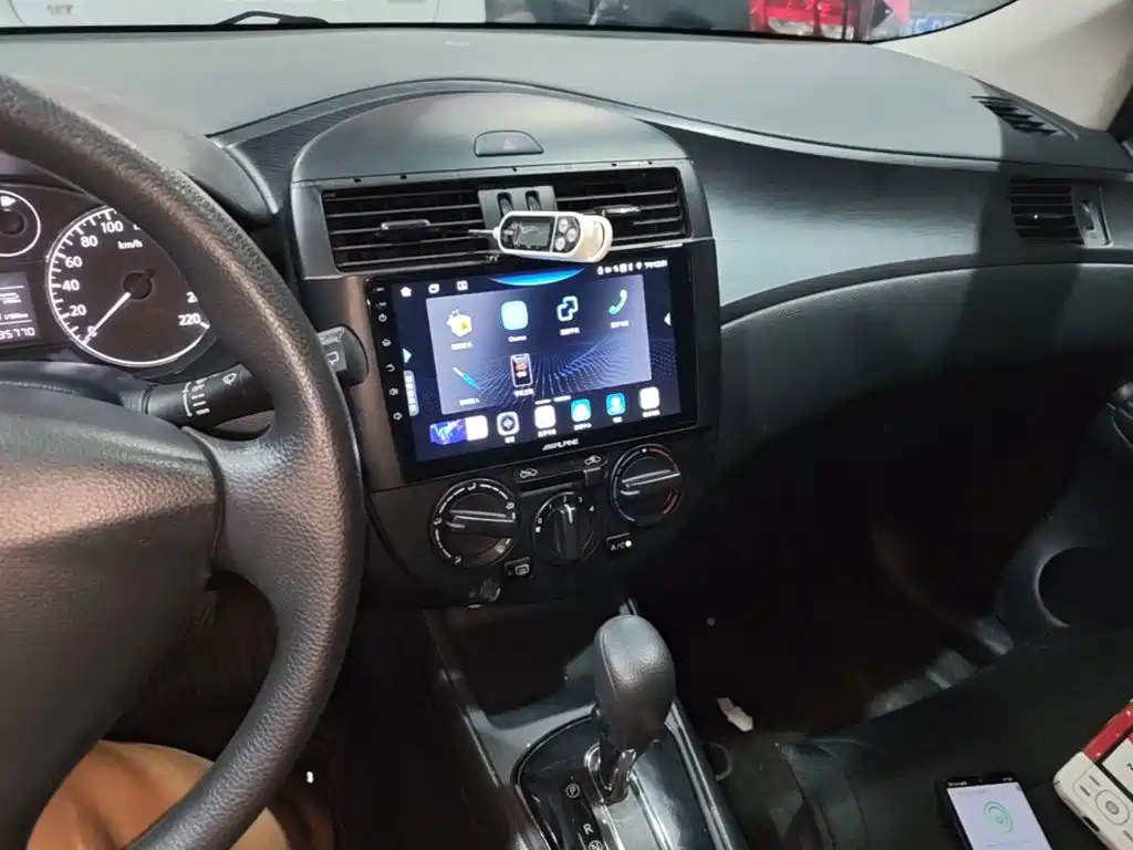 Nissan Tiida — миниатюра 13