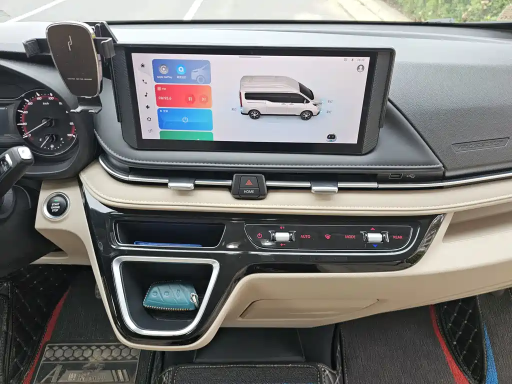 MAXUS V70 — миниатюра 17