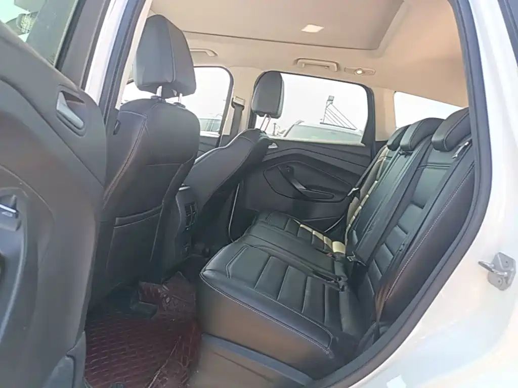Ford Kuga — миниатюра 17