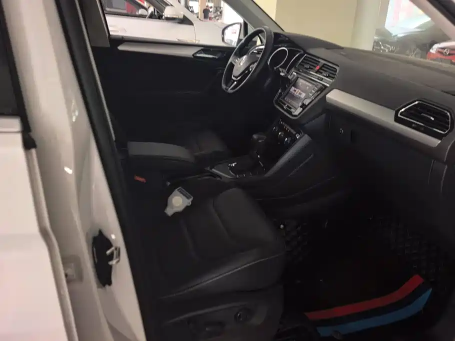 Volkswagen Tiguan L — миниатюра 8