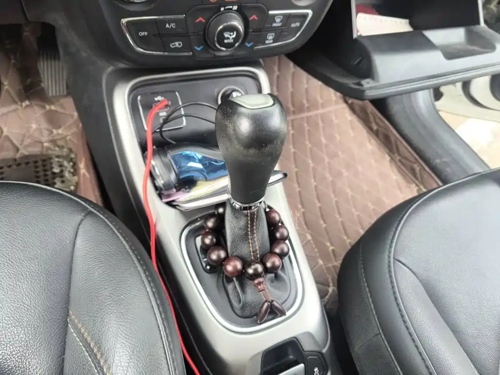 Jeep Compass — миниатюра 10