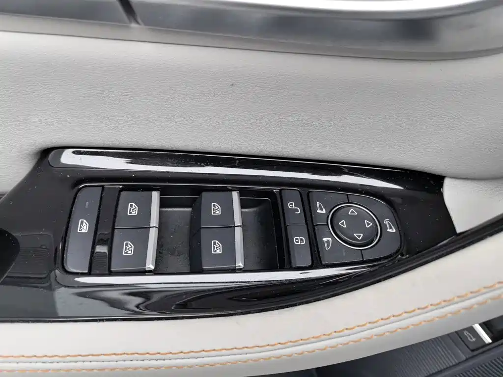 BYD PLUS New Energy — миниатюра 9