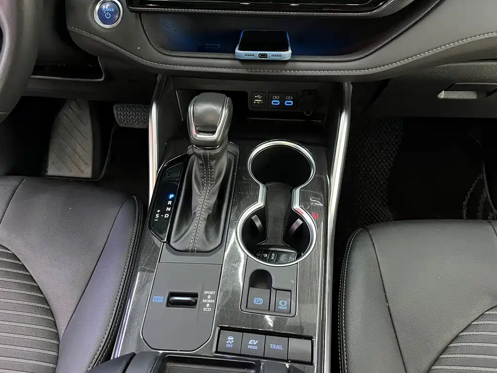 Toyota Crown Kluger — миниатюра 12