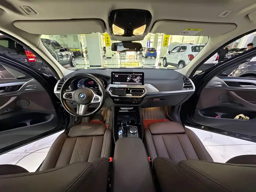 BMW iX3 — миниатюра 11