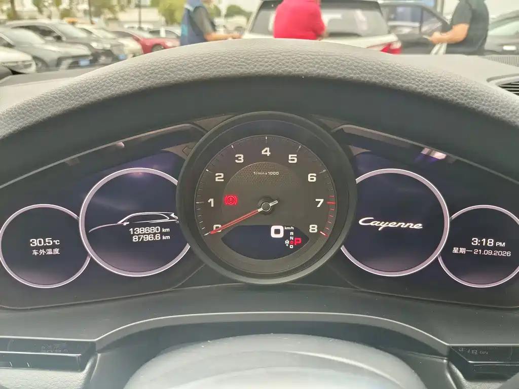 Porsche Cayenne — миниатюра 9