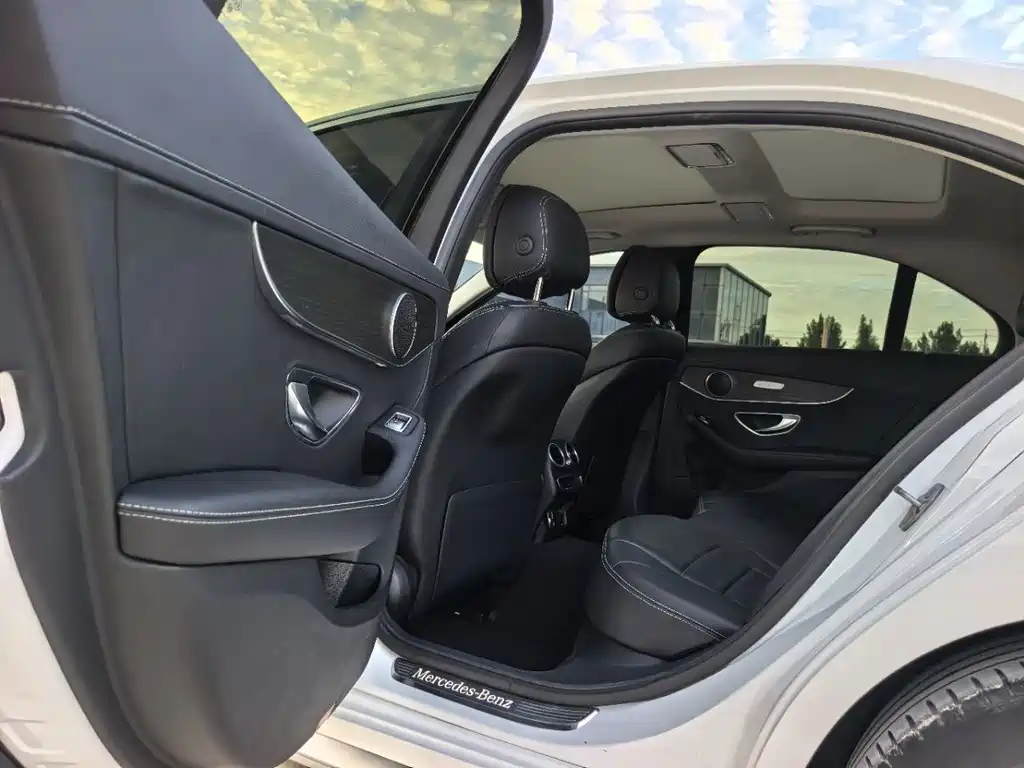 Mercedes-Benz C-Class — миниатюра 10