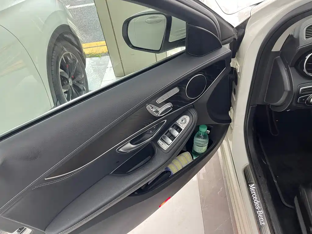 Mercedes-Benz C-Class — миниатюра 6