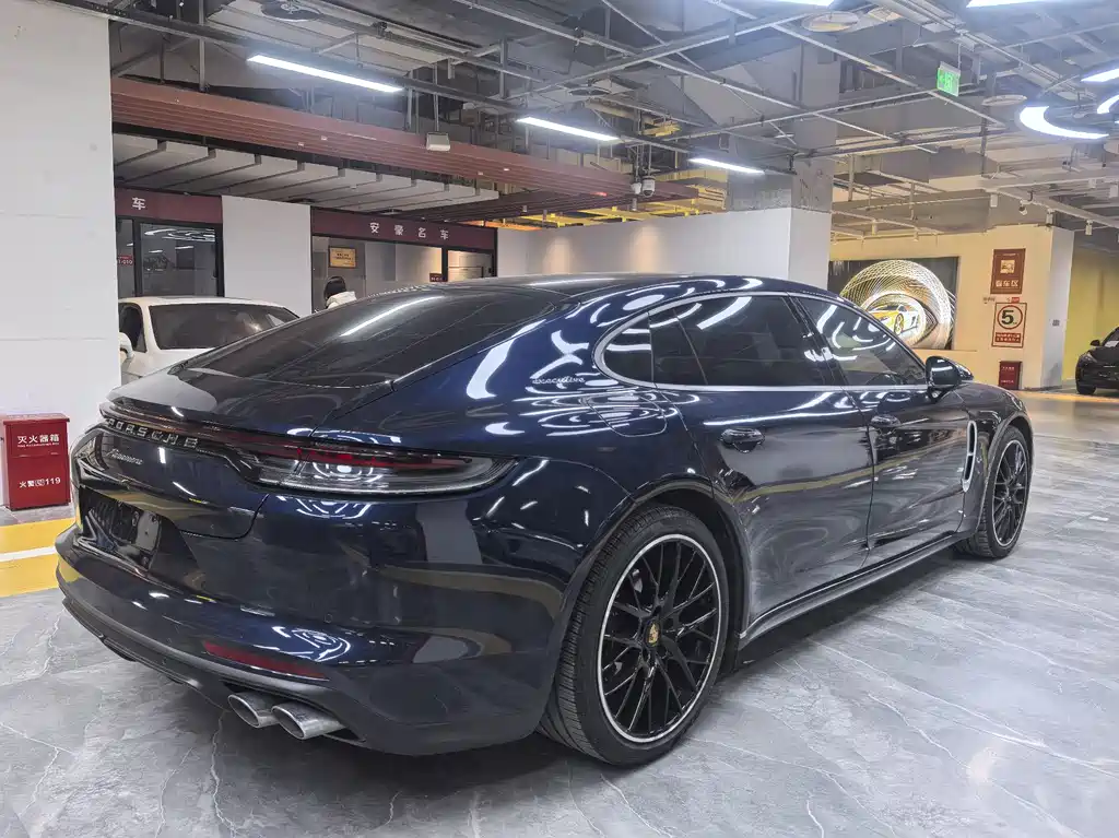PORSCHE PANAMERA
