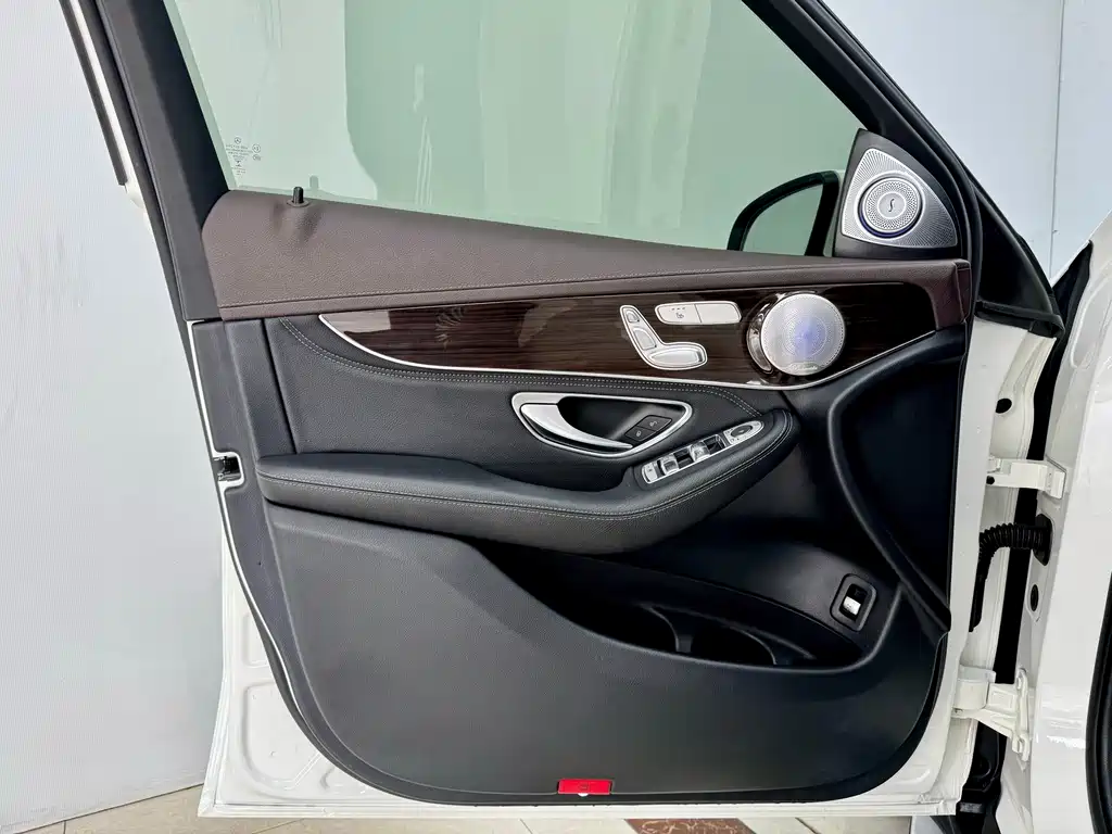 Mercedes-Benz GLC — миниатюра 8