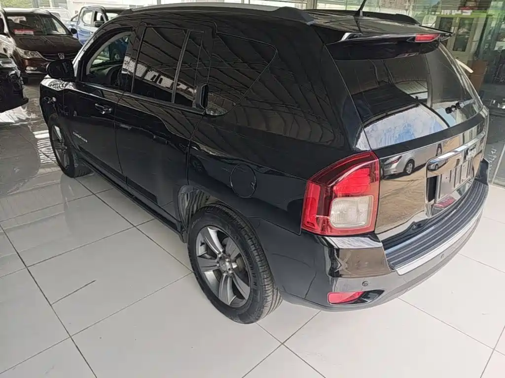 Jeep Compass (Import) — миниатюра 5
