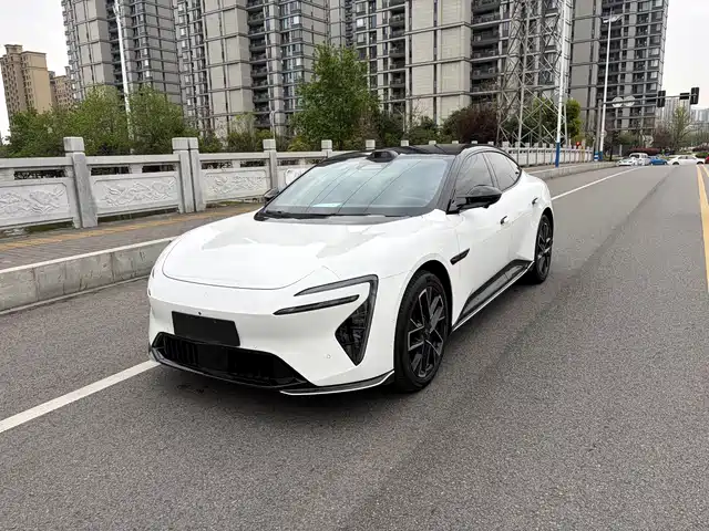 2025 Avatr 06
