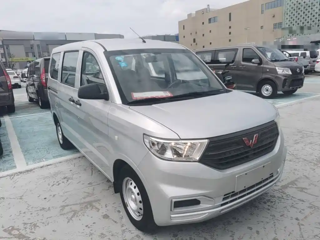 Wuling Hongguang V — миниатюра 4