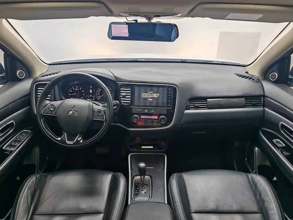 MITSUBISHI OUTLANDER