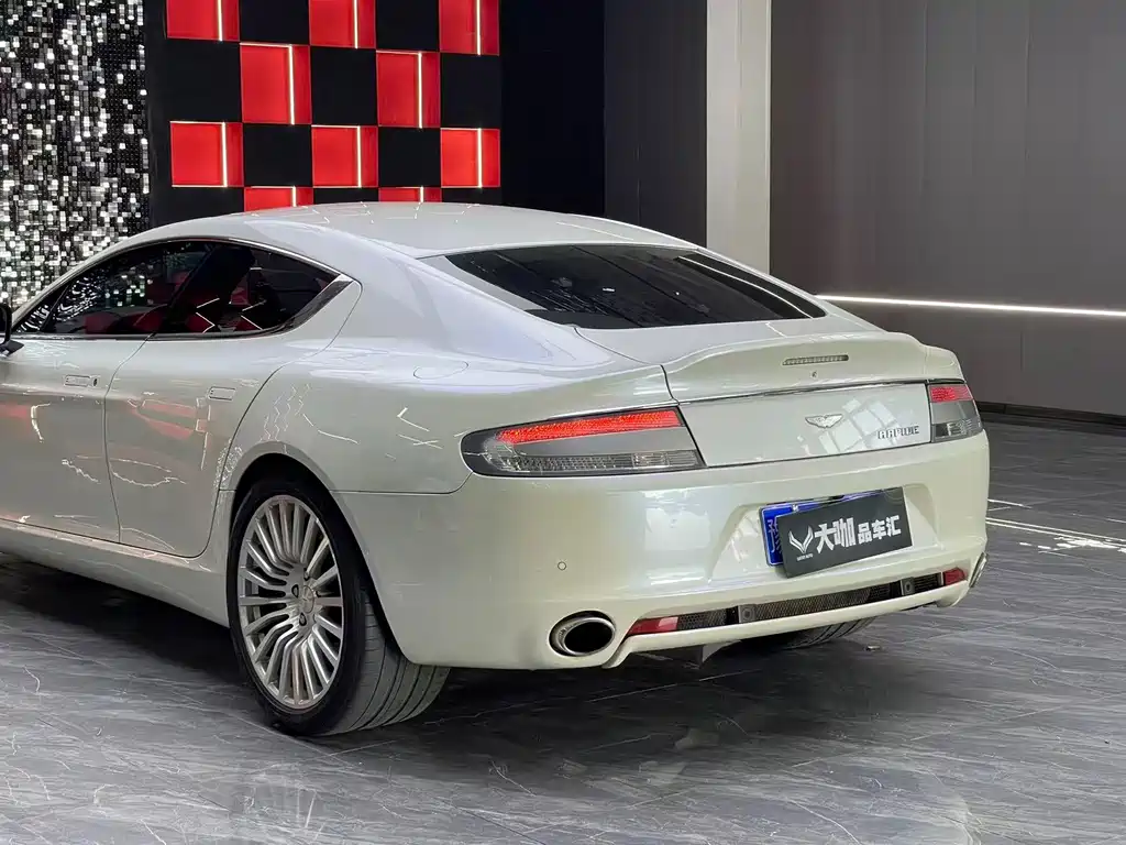 Aston Martin Rapide — миниатюра 6