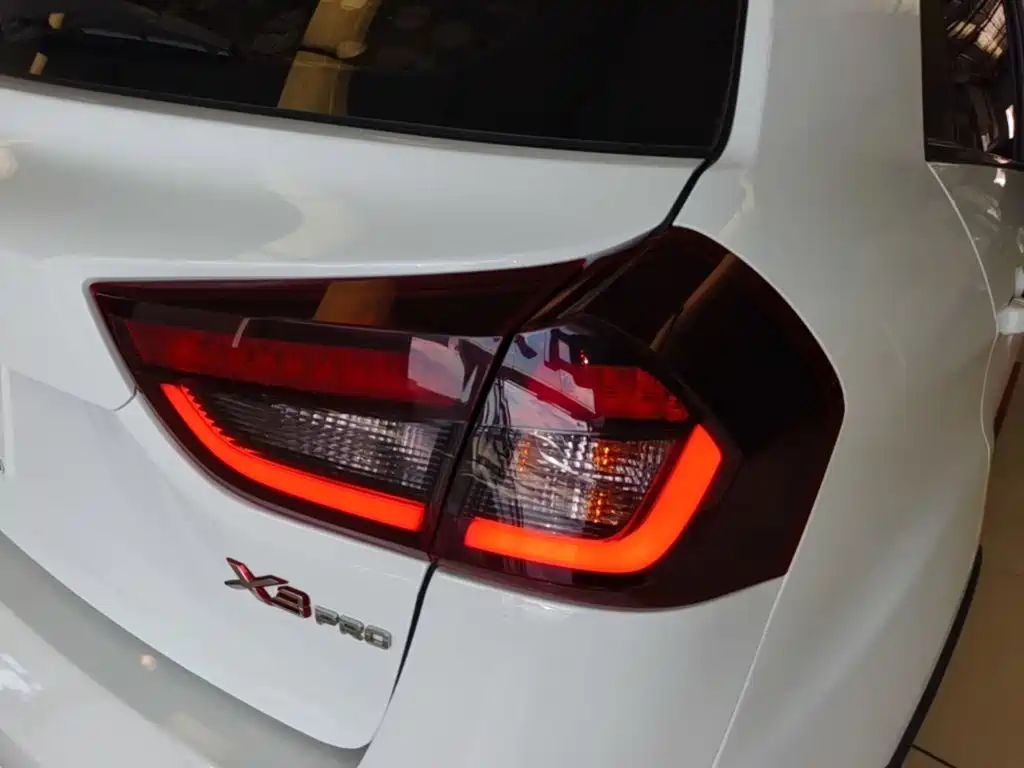 Geely Vision X3 — миниатюра 8