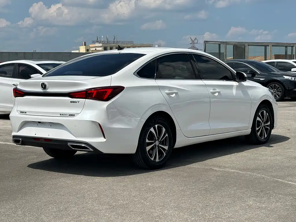 Changan Eado — миниатюра 4