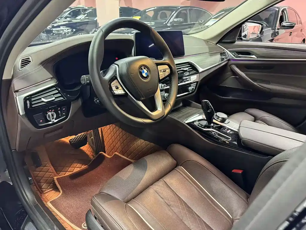 BMW 5 Series — миниатюра 6