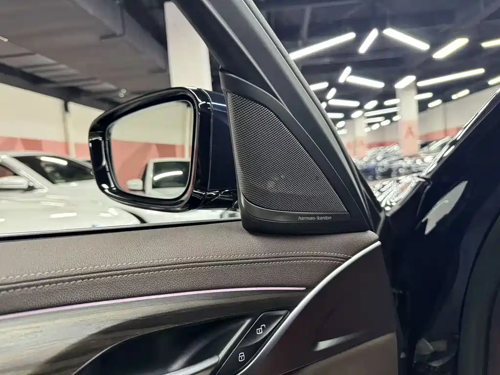 BMW 5 Series — миниатюра 7