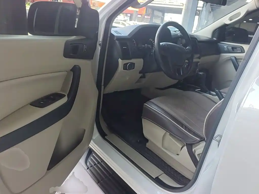Ford Everest — миниатюра 16