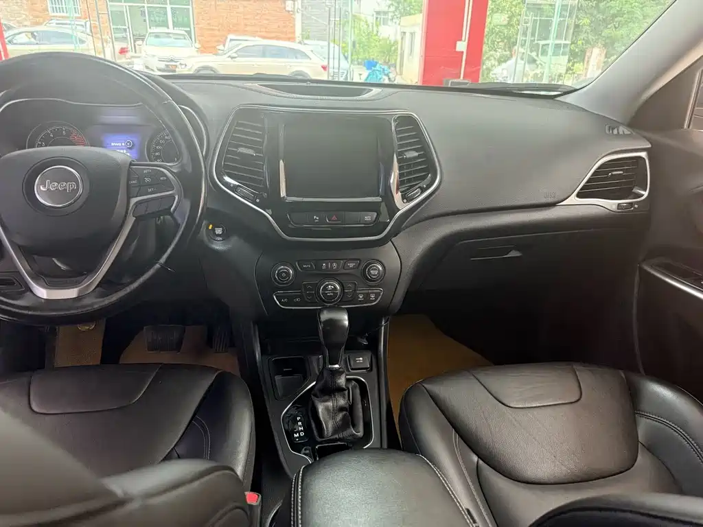 Jeep Cherokee — миниатюра 6