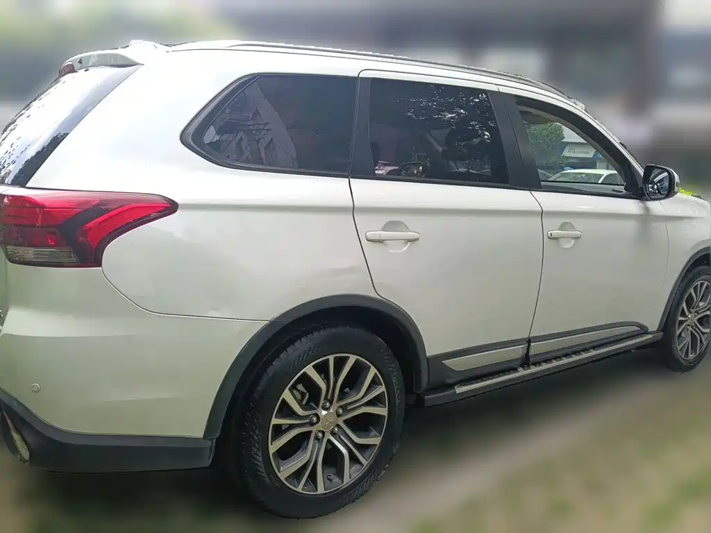 Mitsubishi Outlander — миниатюра 4