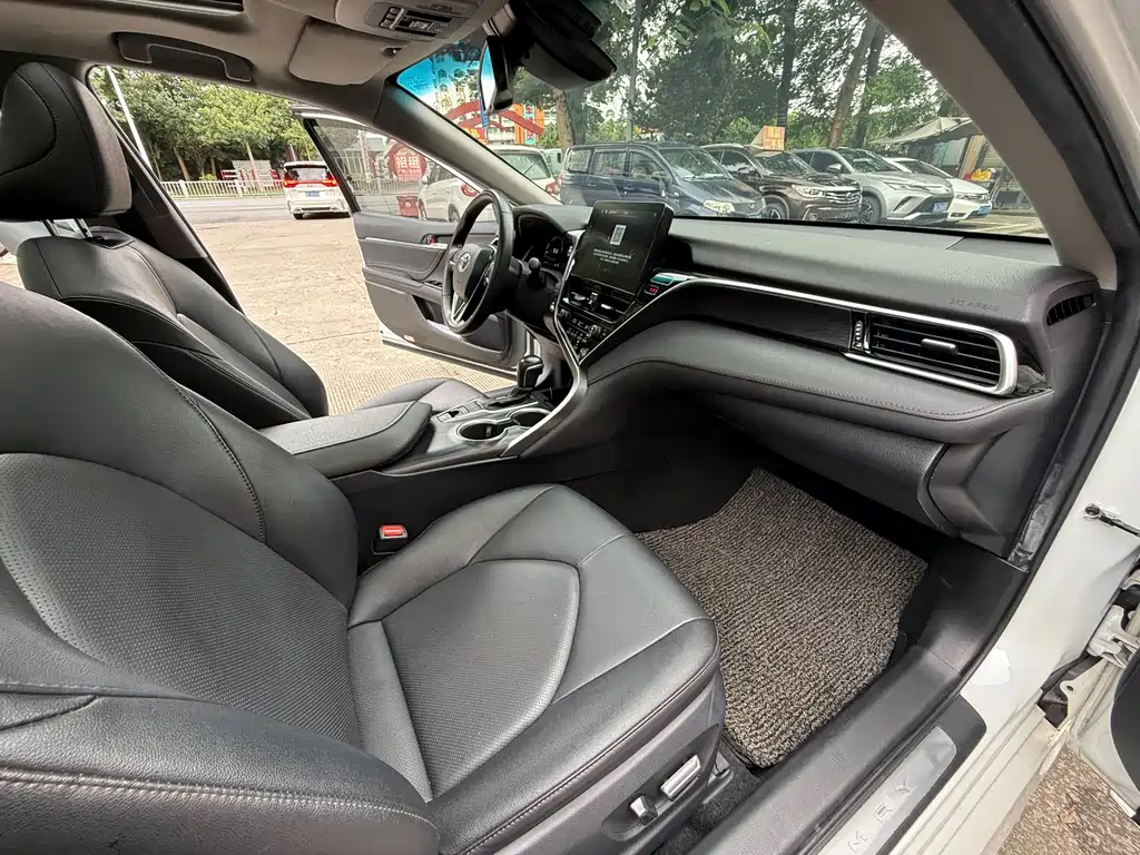 Toyota Camry — миниатюра 9