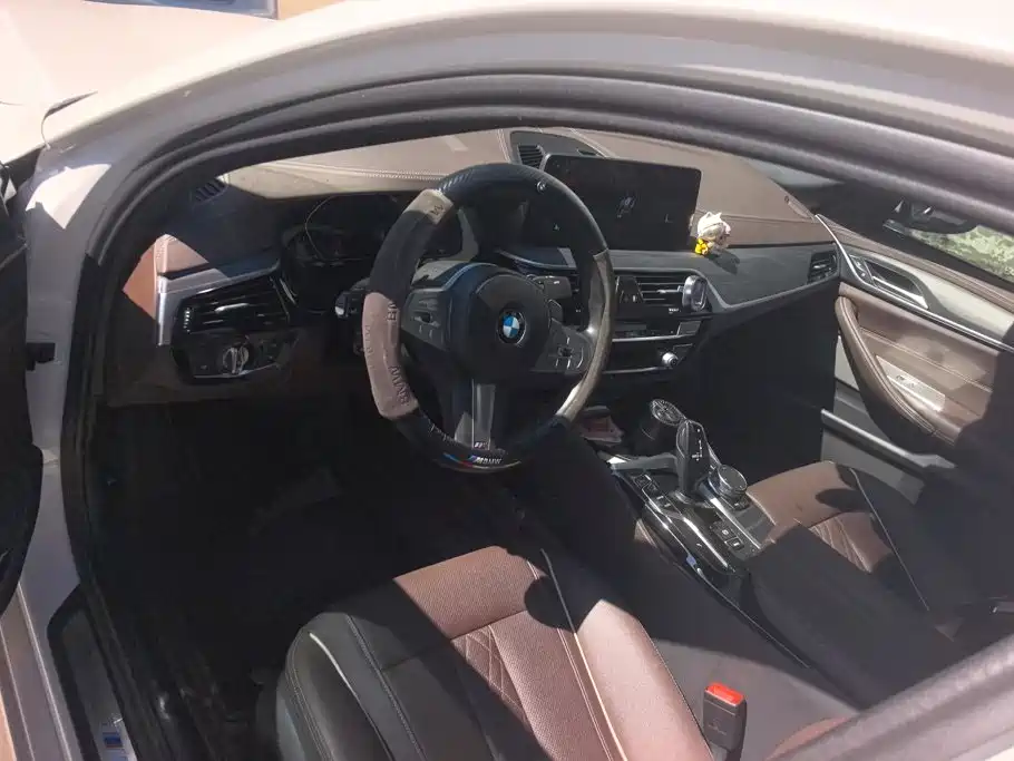 BMW 5 Series — миниатюра 12
