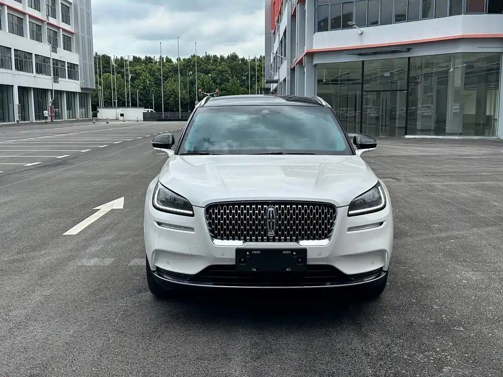 Lincoln Corsair — миниатюра 2