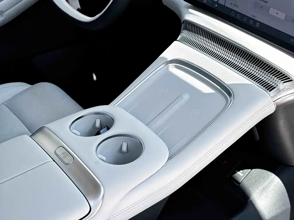 XPeng X9 — миниатюра 17