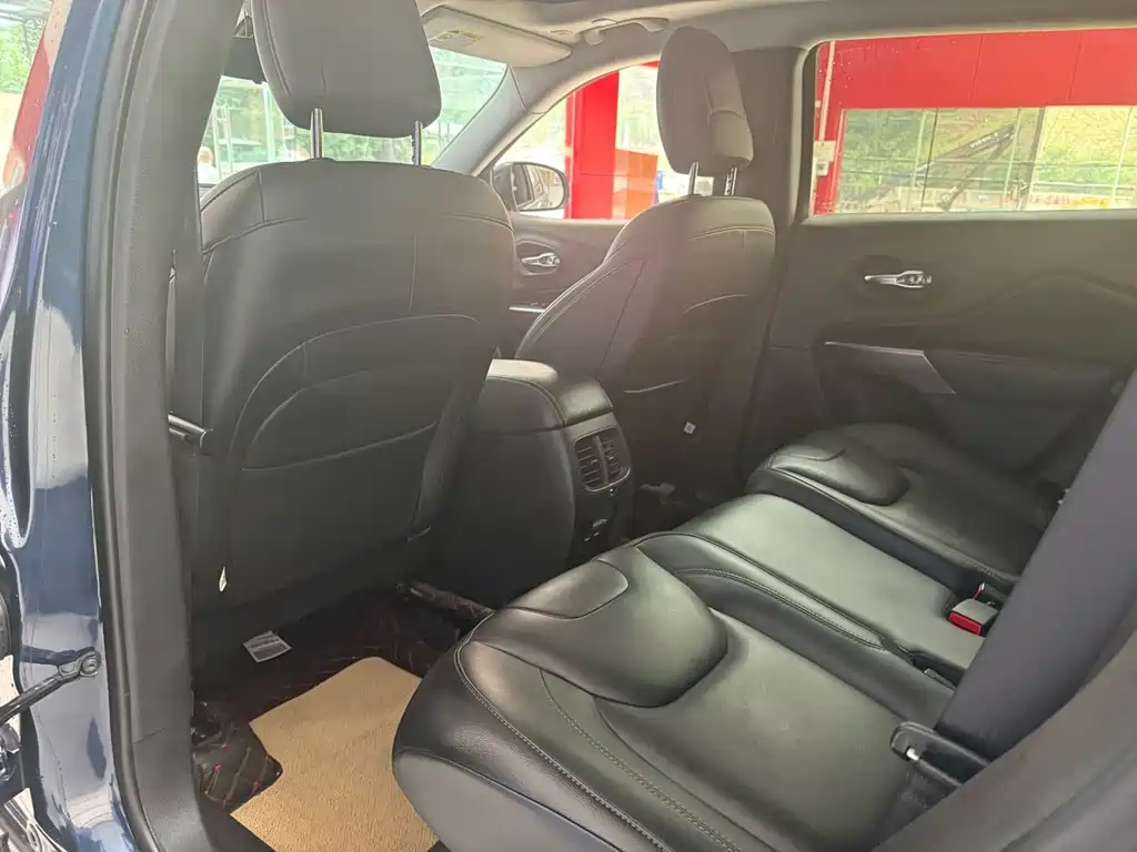 Jeep Cherokee — миниатюра 5