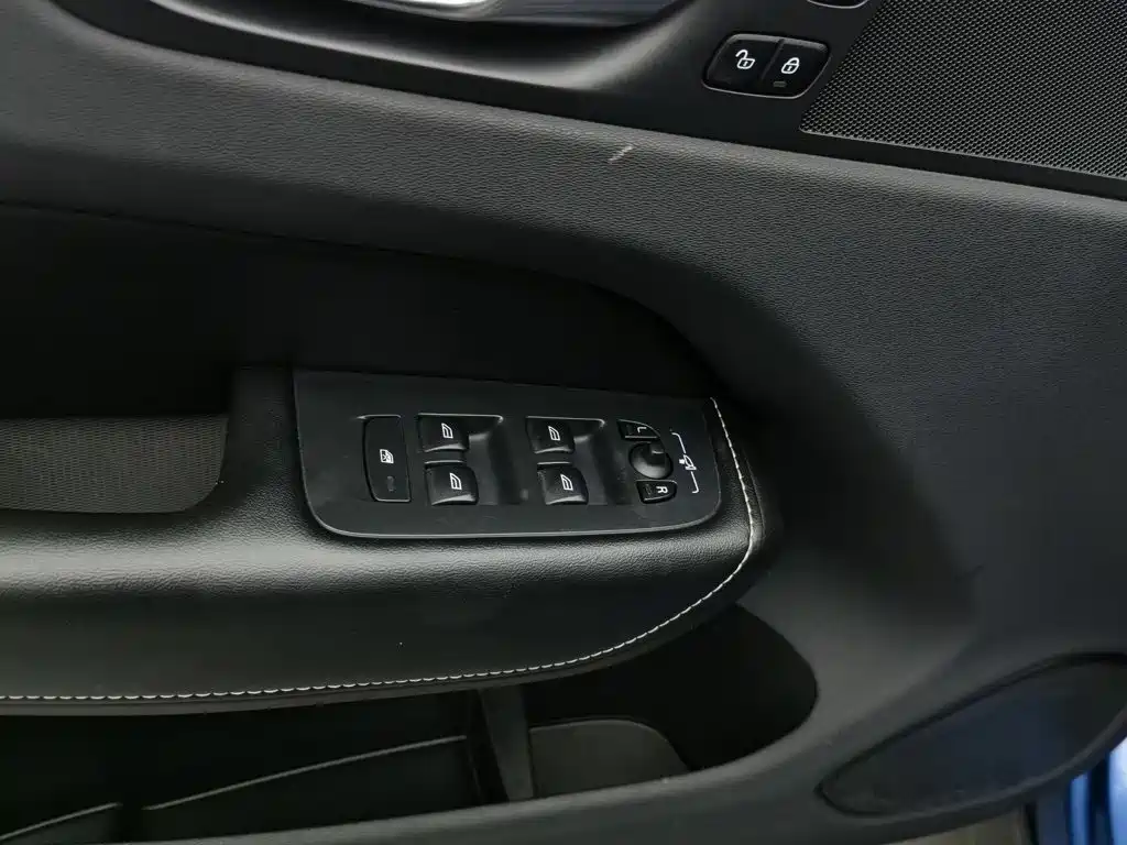 Volvo XC60 — миниатюра 9
