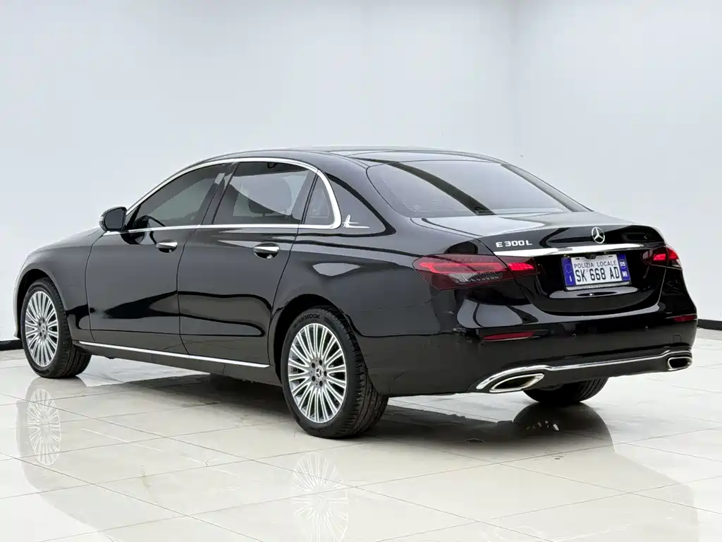 Mercedes-Benz E-Class — миниатюра 15