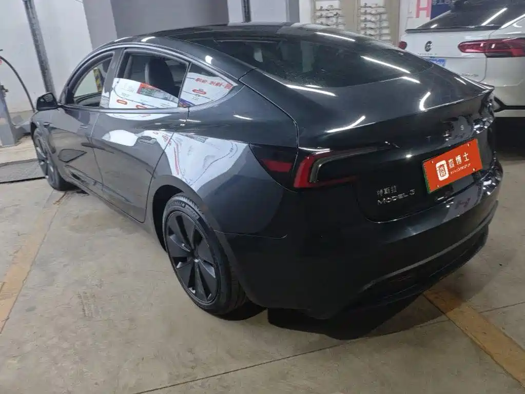 Tesla Model 3 — миниатюра 6