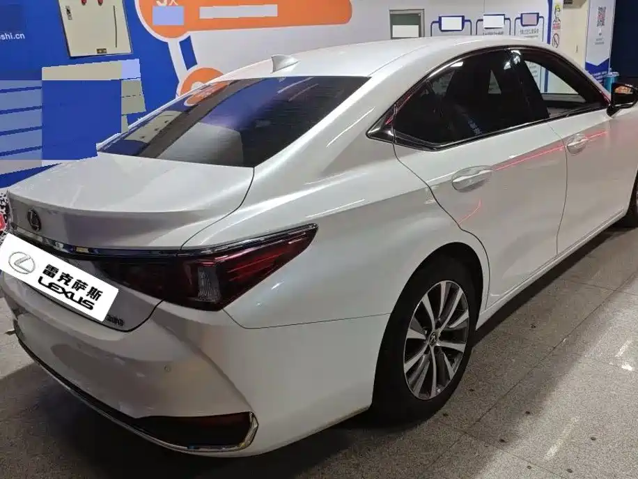 Lexus ES — миниатюра 2