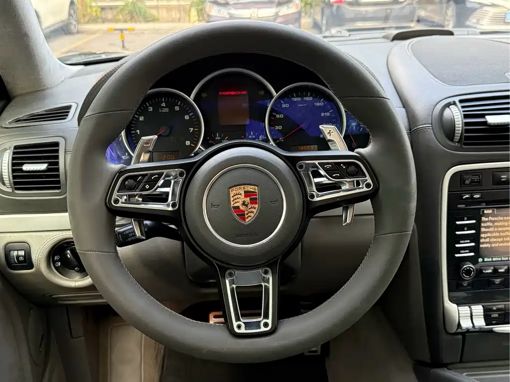 Porsche Cayenne — миниатюра 18