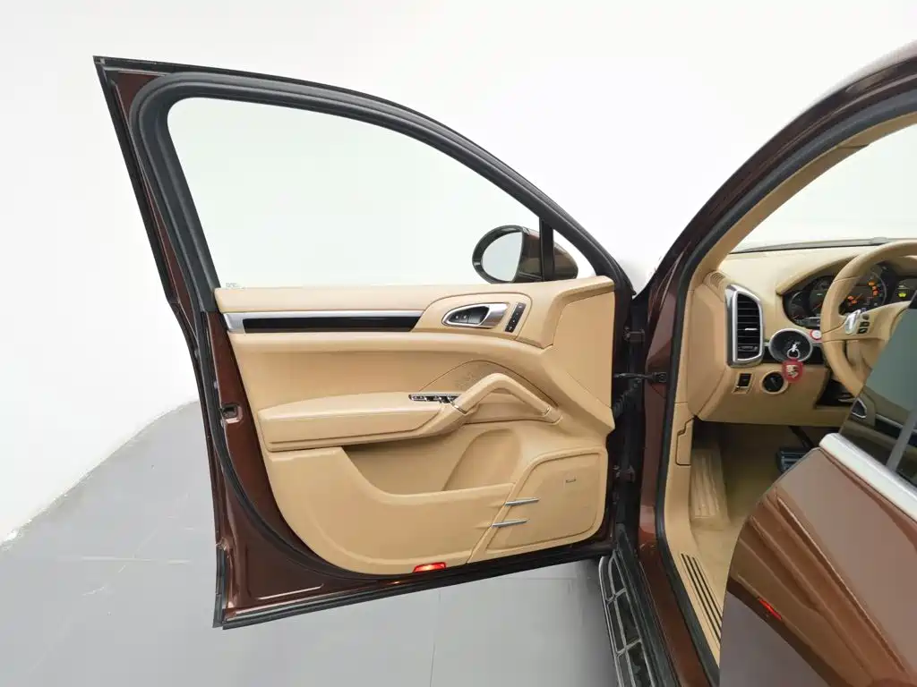 Porsche Cayenne — миниатюра 8