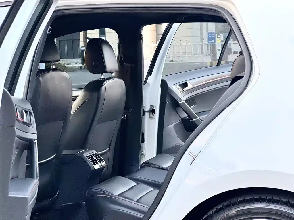 Volkswagen Golf GTI — миниатюра 10