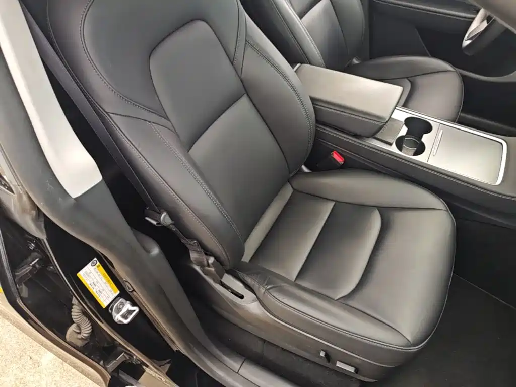 Tesla Model Y — миниатюра 25