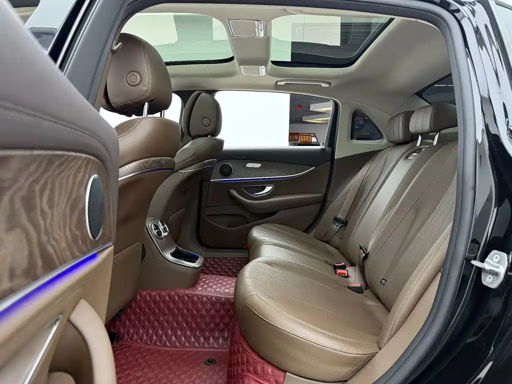 Mercedes-Benz E-Class — миниатюра 7