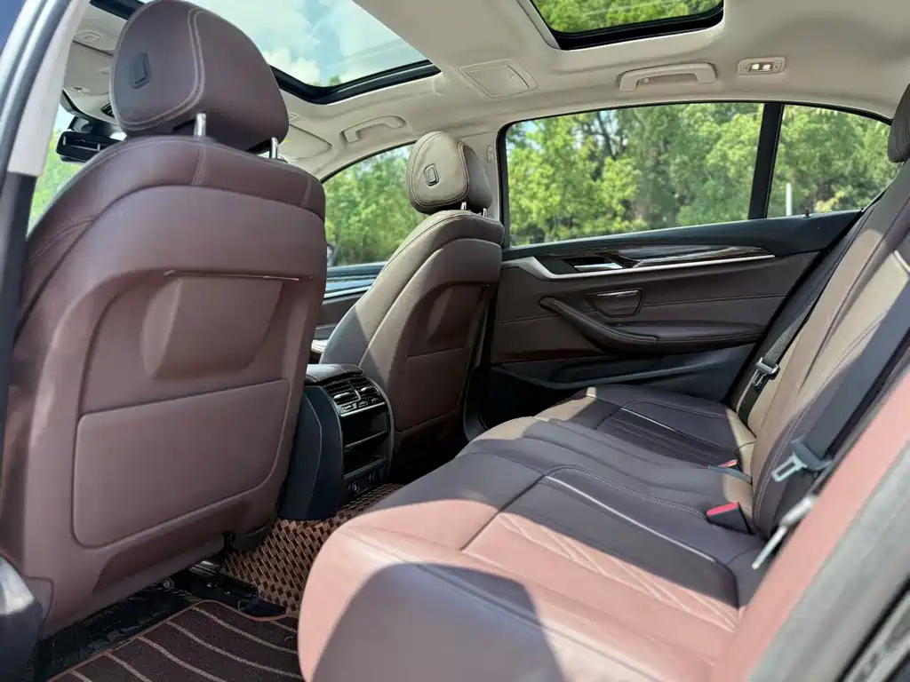 BMW 5 Series — миниатюра 6
